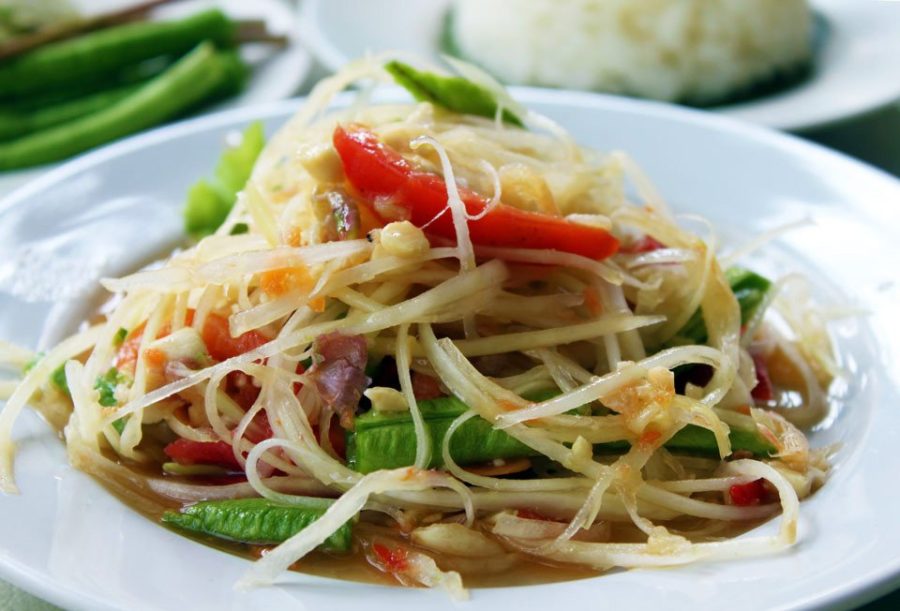Probeer eens onze Som Tam Thai salade